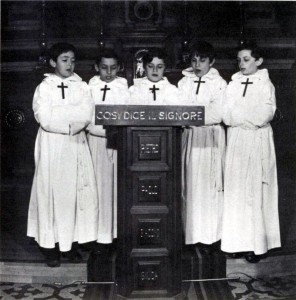 I Pueri Cantores animano la Liturgia.